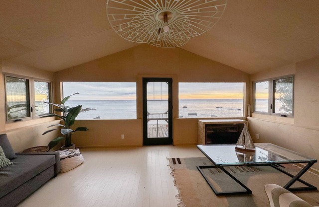 Cozy Cabin on the shore of Georgian Bay. Truly a hidden gem!