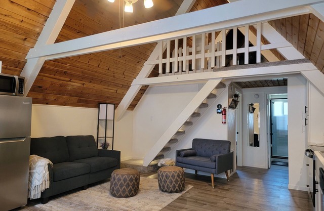 Cozy Cabin Style Townhome w/Loft