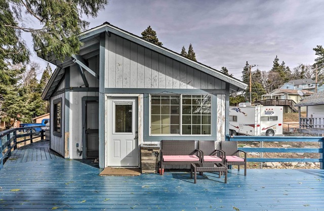 Cozy Cabin w/ Deck - Near Lake Arrowhead!