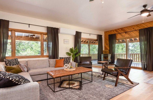 Cozy Cabin w/Hot tub near amazing fishing lake!