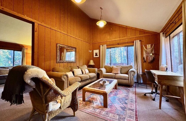 Cozy Cabin, Walk to Lake, Pet-Friendly Retreat