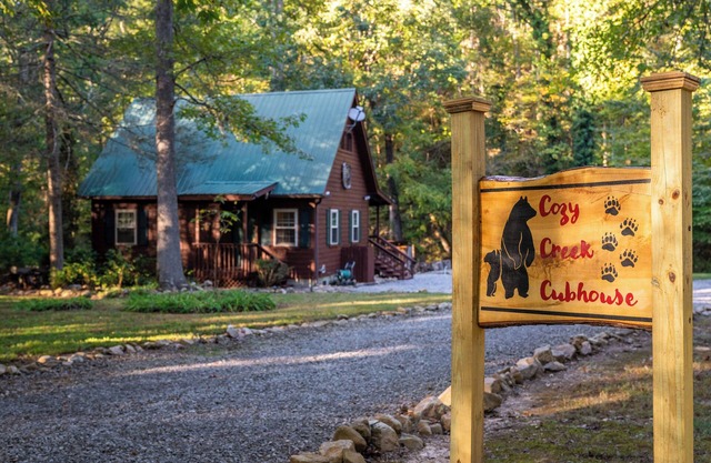 Cozy cabin with hot tub, game shed, and firepit. Pet friendly!