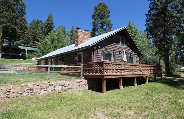 Cozy cabin with views of Vallecito Lake