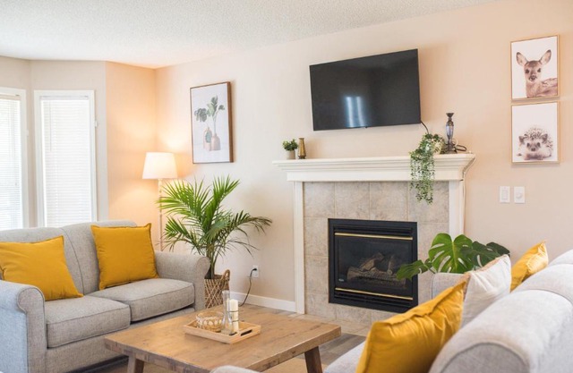 Cozy Calgary Hideaway