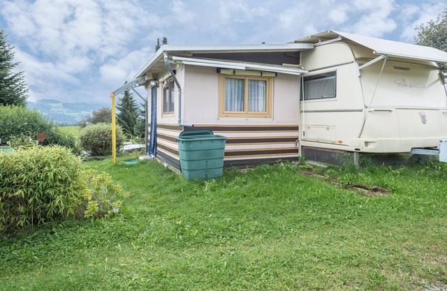 Cozy Caravan “Camping Stellplatz Nr. 43” with Mountain View, Garden Area & WiFi; Parking Available