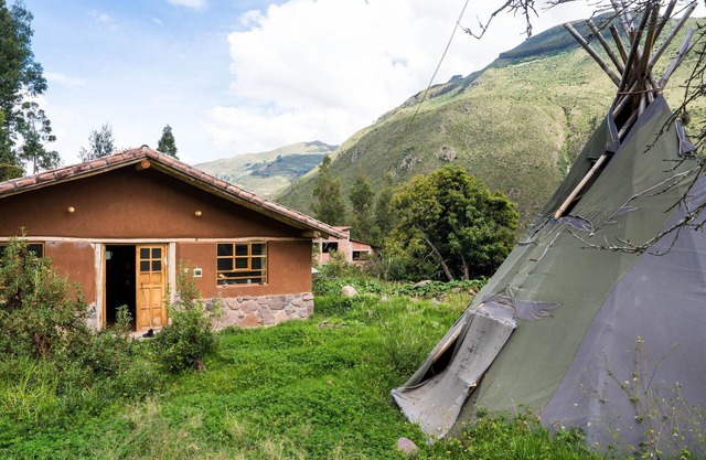 Cozy Casita in the Sacred Valley. Breathtaking waterfall and mountains view!