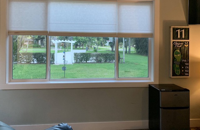 Cozy casita on the canal - minutes from beaches and shopping