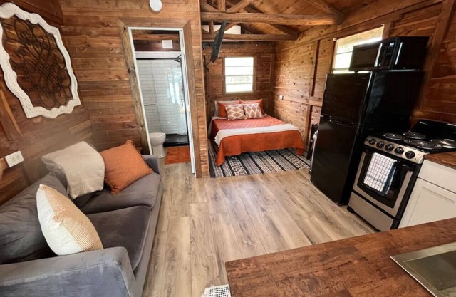Cozy Cedar Waterfront Cabin 10 on Toledo Bend