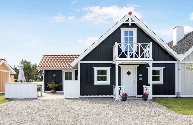 Cozy, central house near the sea