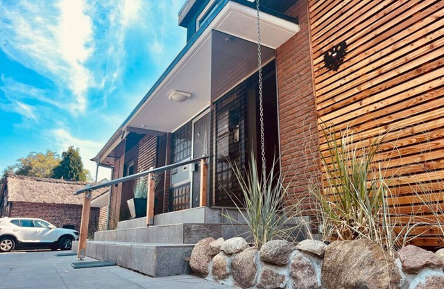 Cozy & Central Oasis with HotTub close to beach