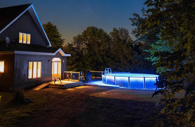 Cozy chalet with Pool and Spa