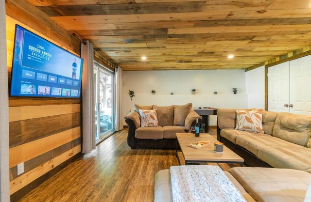 Cozy chalet with Pool and Spa