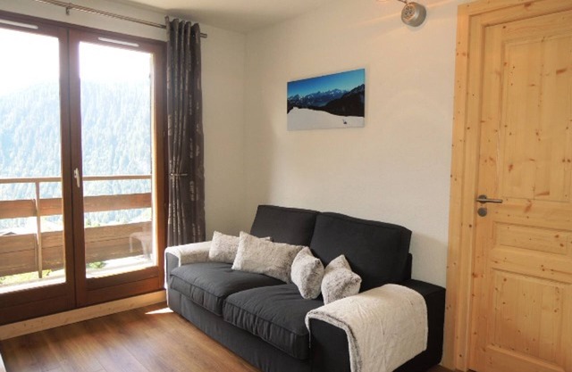 Cozy chalet for 4 with balcony in Châtel