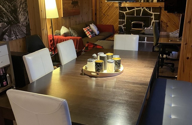 Cozy Chalet - near Mont Blanc and Tremblant (Pet friendly)