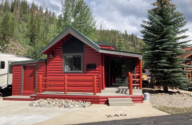 Cozy chalet on the Swan River at Tiger Run