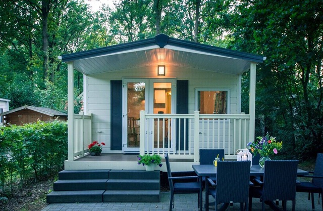 Cozy chalet with a porch, in natural surroundings