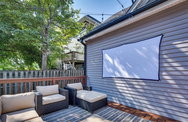 Cozy Charlotte Retreat w/ Deck & Fire Pit!