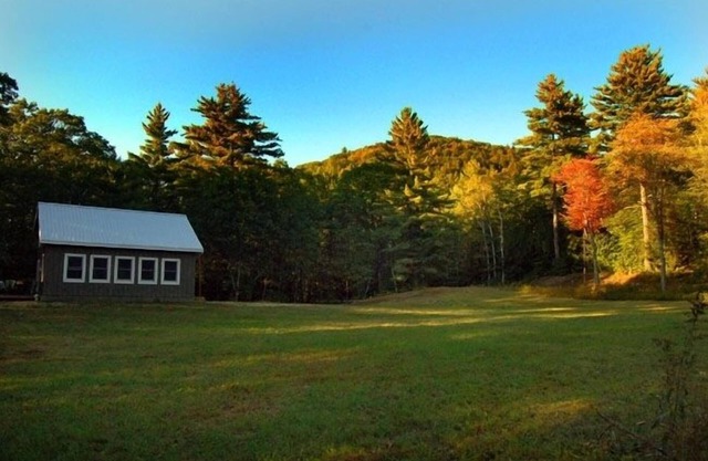 Cozy Charming cottage with mountain view and hi spd. wifi/pets allowed
