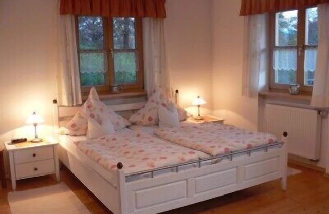 Cozy, chid-friendly holiday apartment with garden near Arber