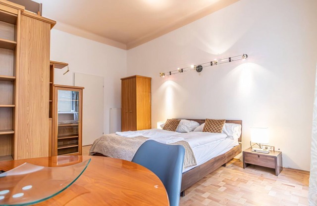Cozy City Center Retreat 2BR Apt. Homelike Comfort