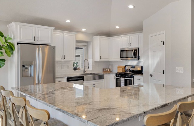 Cozy CO Escape | Hot Tub, Pool Table, Sleeps 13