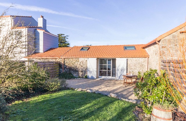 Cozy Countryside Gîte Near Pornic with Garden & WiFi