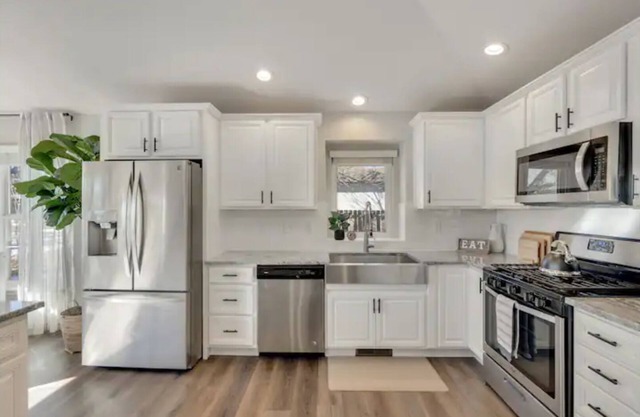 Cozy CO Getaway-Hot Tub, Pool Table, Spacious!