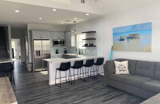 Cozy Coastal Cottage