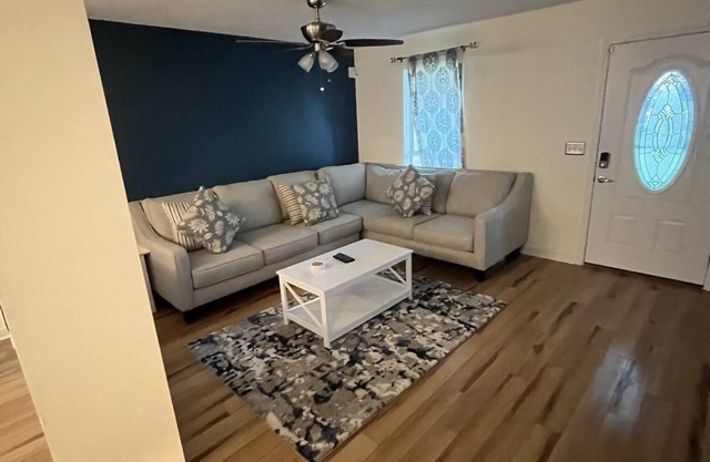 Cozy Coastal Home- minutes to Navarre Beach