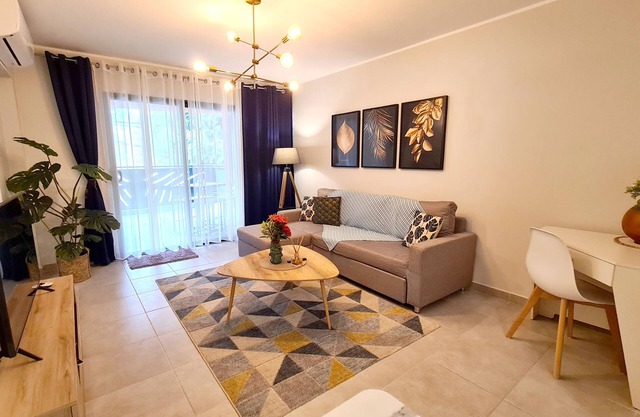 Cozy, comfortable apartment in the heart of Papeete. WIFI, air conditioning & private garage