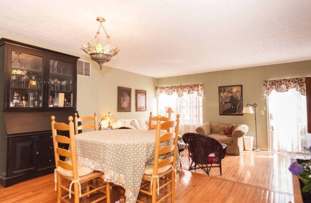 Cozy Comfortable Townhome- Your Home Away From Home!