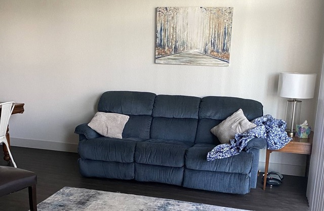 Cozy Condo.- 2 bdrm