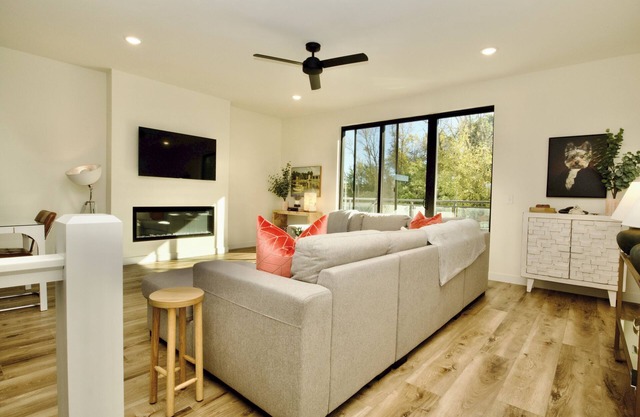 Cozy Condo by Boardwalk, Restaurants, Golf