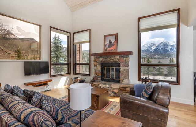 Cozy Condo, Hot Tub, Pool, 30 Min To Silverton!