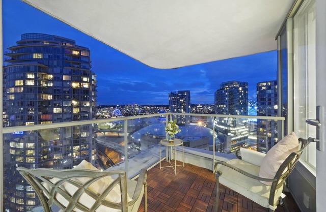 Cozy condo in D/T Vancouver with water view (3bed/2BR/BA/Free Parking/Central AC