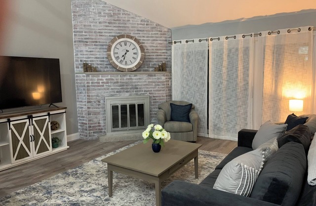 Cozy condo just a minute walk from a beautiful private beach at Newfound Lake