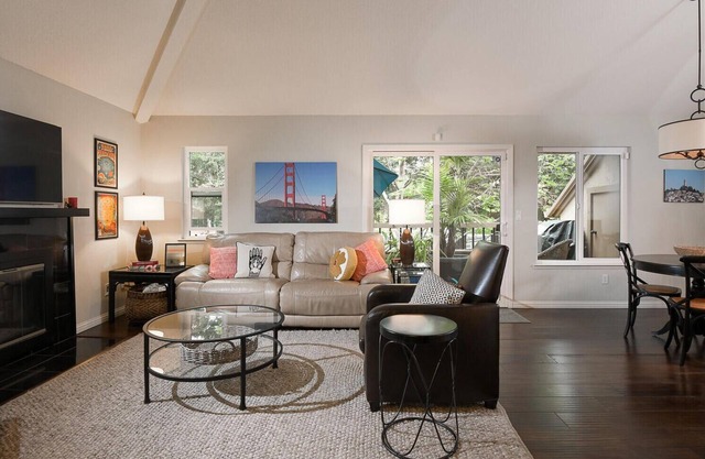 Cozy condo near downtown Campbell - like a birdhouse!