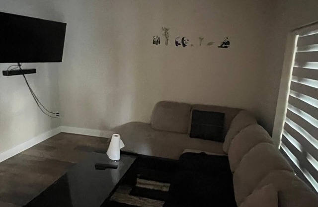 Cozy condo with AC in lovely Abbotsford