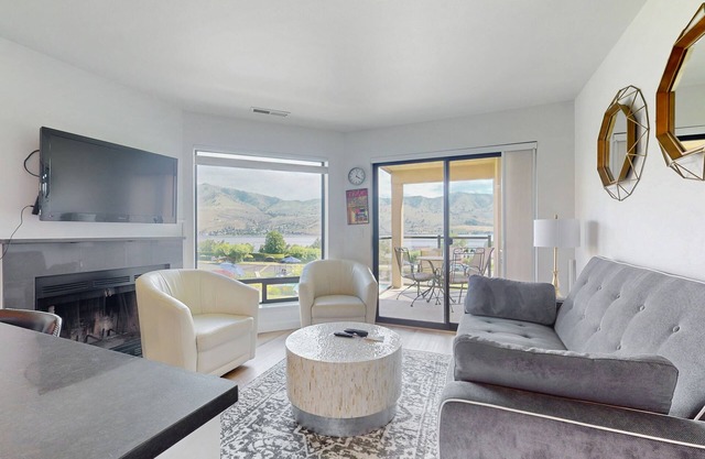Cozy Condo with Lake & Mountain Views, Pool, Hot Tub & Dock
