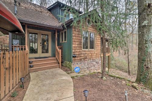 Cozy Conyers Cabin with Fireplace and Pool Table!