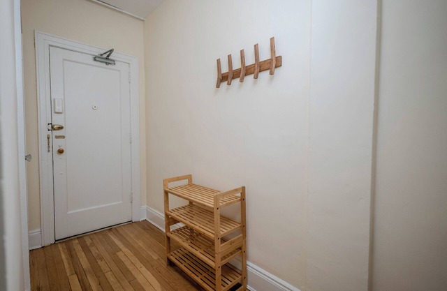 Cozy Corner: Midtown Convenience