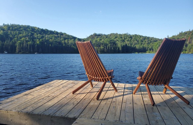 Cozy Cottage Getaway, 1hr from the city in St-Adolphe-d'Howard on Lac Travers.
