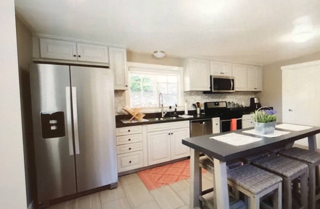 Cozy Cottage, amazing palisades mountain views.