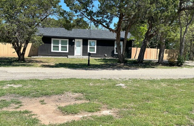 Cozy Cottage at Lake Whitney