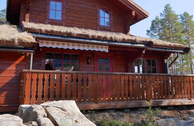 Cozy cottage + canoe. Central location to the lake + skiing. WLAN, Deut. TV