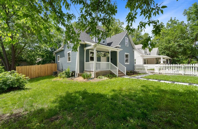 Cozy Cottage Home - Walk to Downtown Columbia