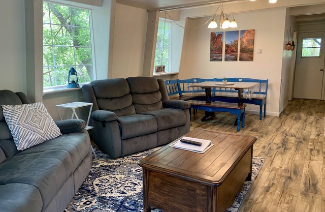 Cozy Cottage in secluded canyon-Perfect Zion and Bryce Getaway
