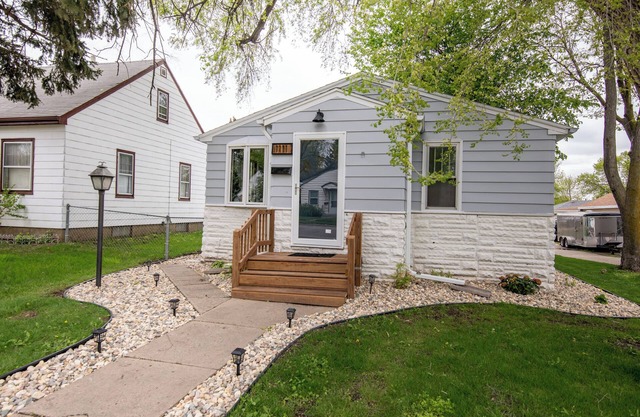 Cozy Cottage in the city with 2 bedrooms close to Downtown