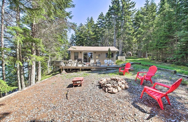 Cozy Cottage on Cat Cove w/Wraparound Deck!