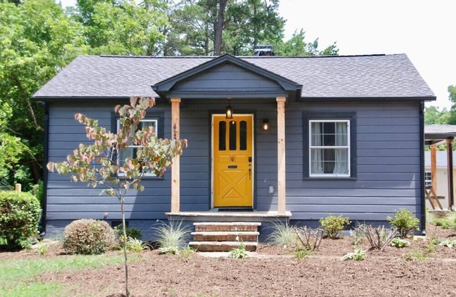 Cozy Cottage on Food Forest in the Heart of Charlotte!